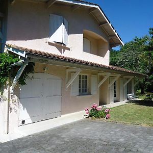 A La Cerisaie Bed & Breakfast Carignan-de-Bordeaux Exterior photo