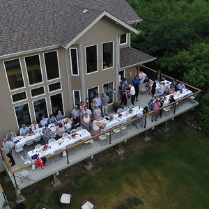 Pebble Springs BnB - Belair Bed & Breakfast Grand Beach Exterior photo