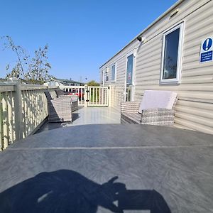 Luxury 2019 8 Berth Caravan With Hot Tub @ Tattershall Lakes Villa Exterior photo