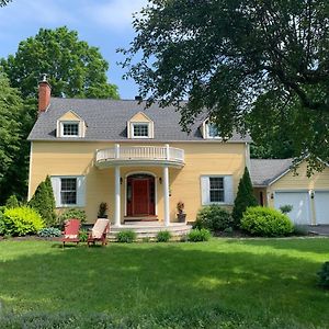 Manoir Alegria Bed & Breakfast Cowansville Exterior photo