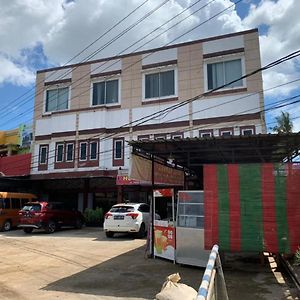 OYO 90529 Hotel Baruga Makassar Exterior photo