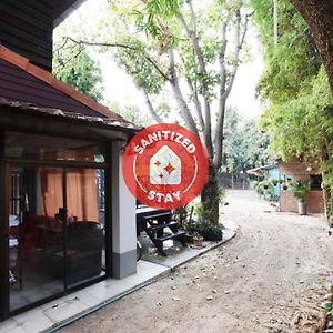 Oyo 554 Old Town Boutique Hostel Lampang Exterior photo