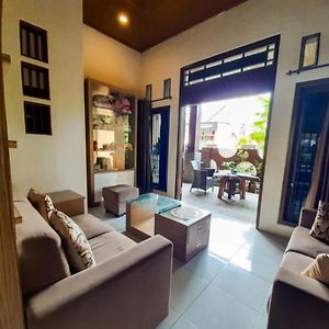 Mocca Guest House Banyuwangi  Exterior photo