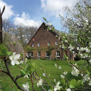 Gaestehof Brockum, Altes Bauernhaus, Grosser Garten Apartment Exterior photo