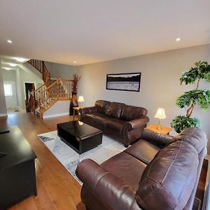 Cozy 3 Bedroom Town House 20 Min From Ottawa Down Town And Airport Exterior photo