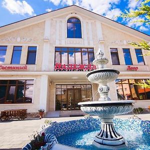 Gostiny Dvor Nadejda Hotel Khlibodarske Exterior photo