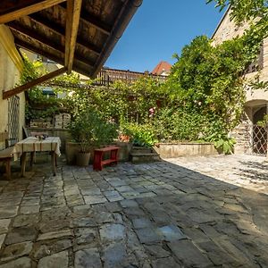 Altes Buergerhaus Hotel Durnstein Exterior photo