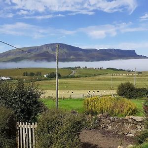 Tigh Quiraing- Heather Bed & Breakfast Staffin Exterior photo