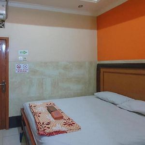 Homestay Gayatri Sawojajar RedPartner Malang Exterior photo