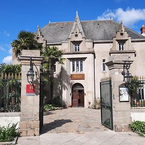 Hotel De La Barbacane Tiffauges Exterior photo