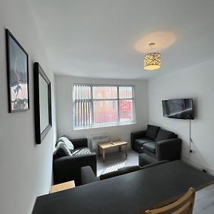 The Bake Apartment - 5 Bedroom Large Apartment Sleeps Up To 16 Person Newcastle upon Tyne Exterior photo