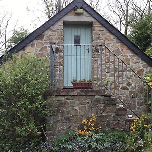 Cozy Camborne Studio Retreat With Two Single Beds Apartment Exterior photo