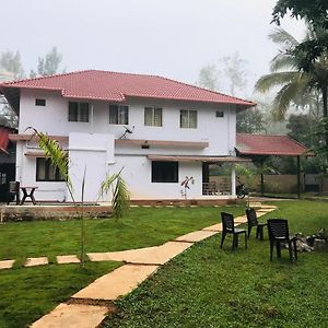 Greenhouse Homestay Siddapura  Exterior photo