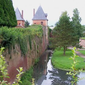 Les Insolites Du Brochet Aparthotel Peronne  Exterior photo