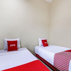 Oyo 90927 Homestay Tentrem 2 Pati Exterior photo