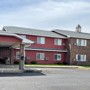 Hudson Inn & Suites Exterior photo