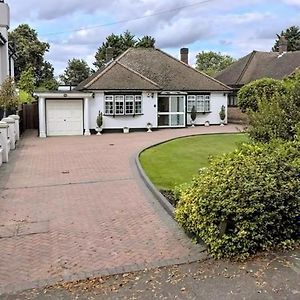 Cheerful 3 Bedroom House With Off Street Parking Bromley Exterior photo