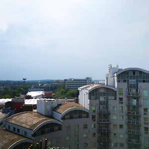 Town Centre Penthouse Apartment Basingstoke Exterior photo