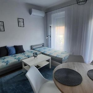 Lezser Apartman Kaposvar Exterior photo