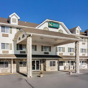 Quality Inn & Suites Arbor Exterior photo