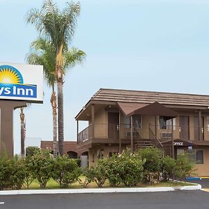 Days Inn By Wyndham In San Bernardino Exterior photo