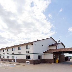 Super 8 by Wyndham Mendota Hotel Exterior photo