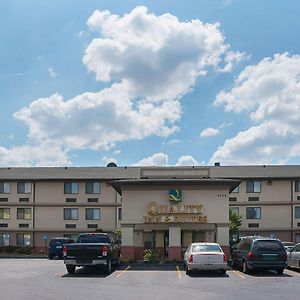 Quality Inn & Suites Detroit Metro Airport Romulus Exterior photo