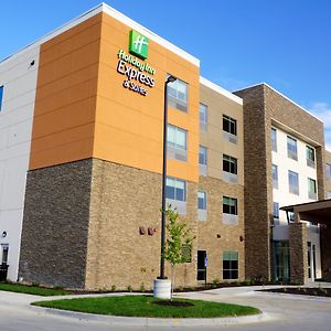 Holiday Inn Express & Suites Omaha - Millard Area, An Ihg Hotel Exterior photo