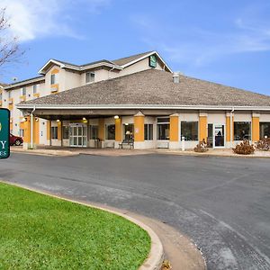 Quality Inn & Suites Menomonie Exterior photo