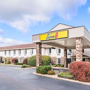 Super 8 by Wyndham Wausau Hotel Exterior photo