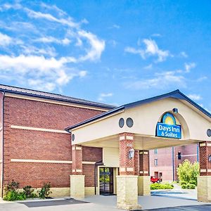 Days Inn & Suites By Wyndham Jeffersonville In Exterior photo