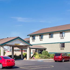 Super 8 by Wyndham Union Gap Yakima Area Hotel Exterior photo