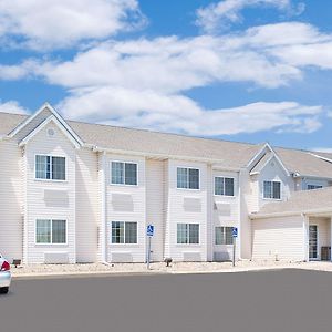 Microtel Inn & Suites By Wyndham Colfax Exterior photo