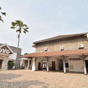 Oyo 1232 Hotel Basra Tuban  Exterior photo