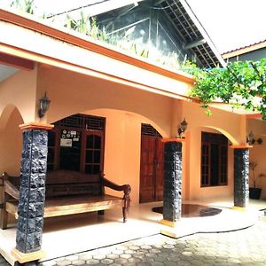 Nurudin House By Zuzu Hotel Yogyakarta Exterior photo