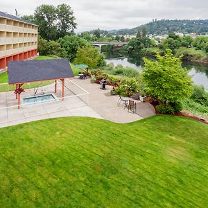 Holiday Inn Express Roseburg, an IHG Hotel Exterior photo