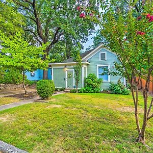 Colorful Cottage With Deck About 5 Mi To Downtown! Little Rock Exterior photo