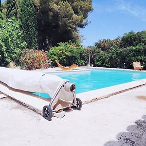 Offrez-Vous Un Sejour Dans Notre Studio T1 Bis A Entressen Une Grande Piscine Pour Se Rafraichir ,Un Espace De Jeux Pour Enfants Pour Des Heures De Divertissement Un Terrain De Petanque Pour Des Parties Endiablees Apartment Exterior photo