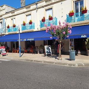 Cafe De Paris Hotel Lesparre Medoc Exterior photo