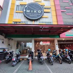 Miko Rooms & Capsules Hotel Surabaya Exterior photo