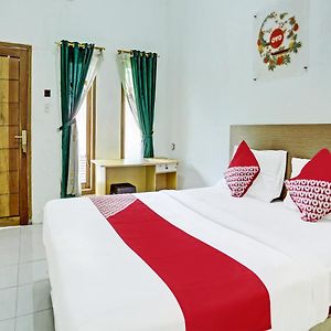 Super Oyo 1415 Gelora Guest House Banyuwangi  Exterior photo