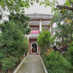 RedDoorz at Villa Puncak Tidar Malang Exterior photo