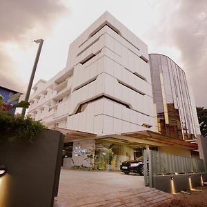 Hilux Courtyard Hotel Palakkad Exterior photo