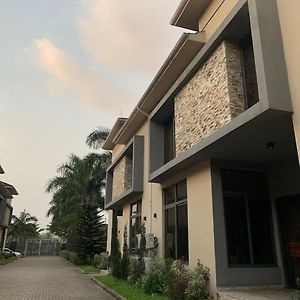 Serviced 3 Bedroom Rental With Pool And Gym Port Harcourt Exterior photo