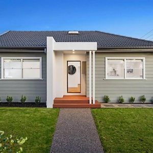 Campbells Cottage By Ready Set Host Frankston Exterior photo