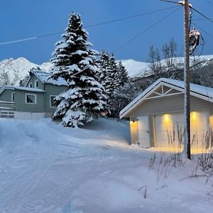 House With Garage In Central Lyngen Villa Lyngseidet Exterior photo