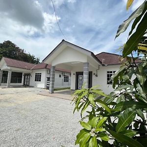 Rumah Tamu Zeha Muar Johor Exterior photo