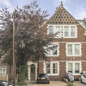 Light And Modern 2Br 1.5Ba, Newly Refurbished! Apartment Raynes Park Exterior photo