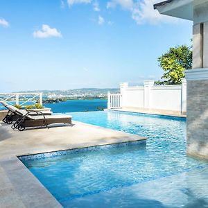 Baywatch Villa - Teluk Montego Exterior photo