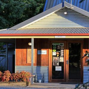 Big4 Porepunkah Holiday Park Hotel Exterior photo